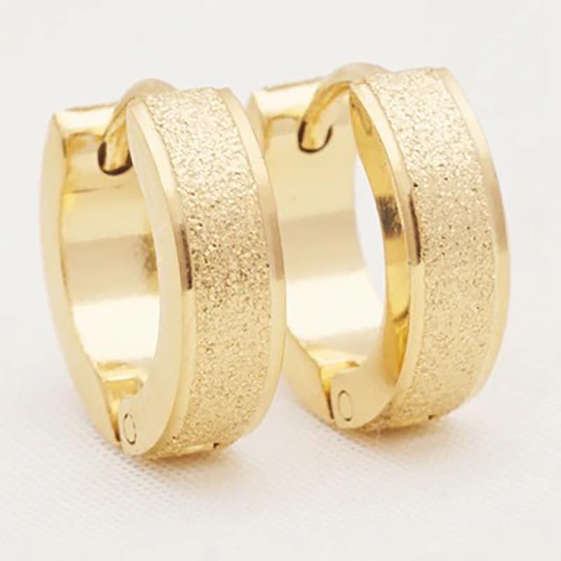 Verschiedene Stile kleiner geometrischer Creolen