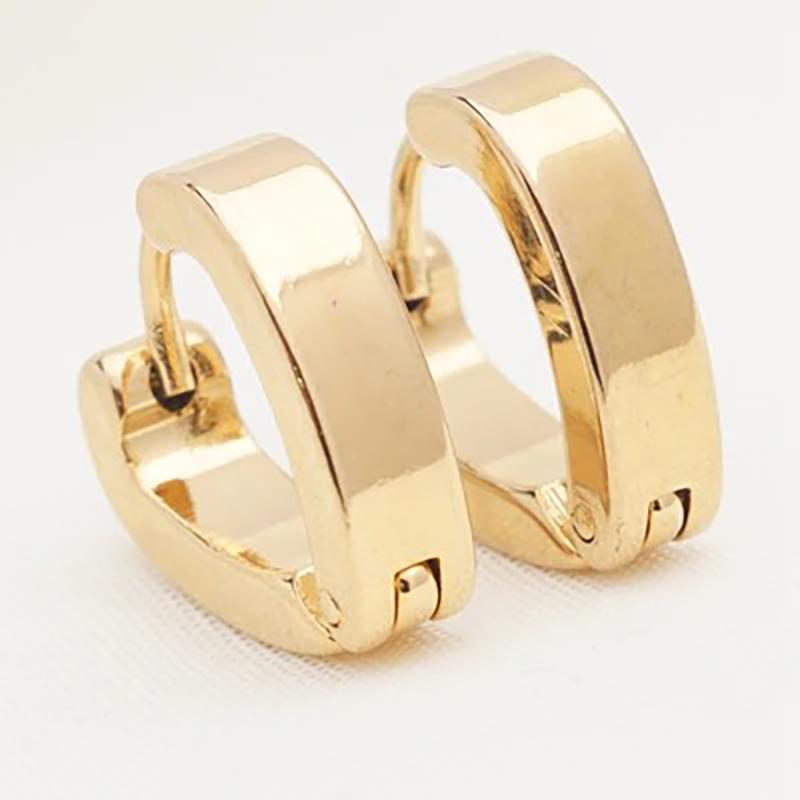 Verschiedene Stile kleiner geometrischer Creolen