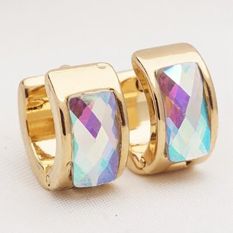 Verschiedene Stile kleiner geometrischer Creolen