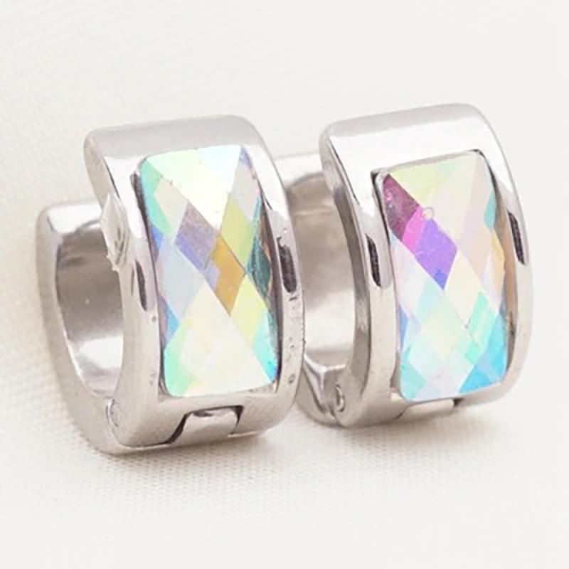 Verschiedene Stile kleiner geometrischer Creolen