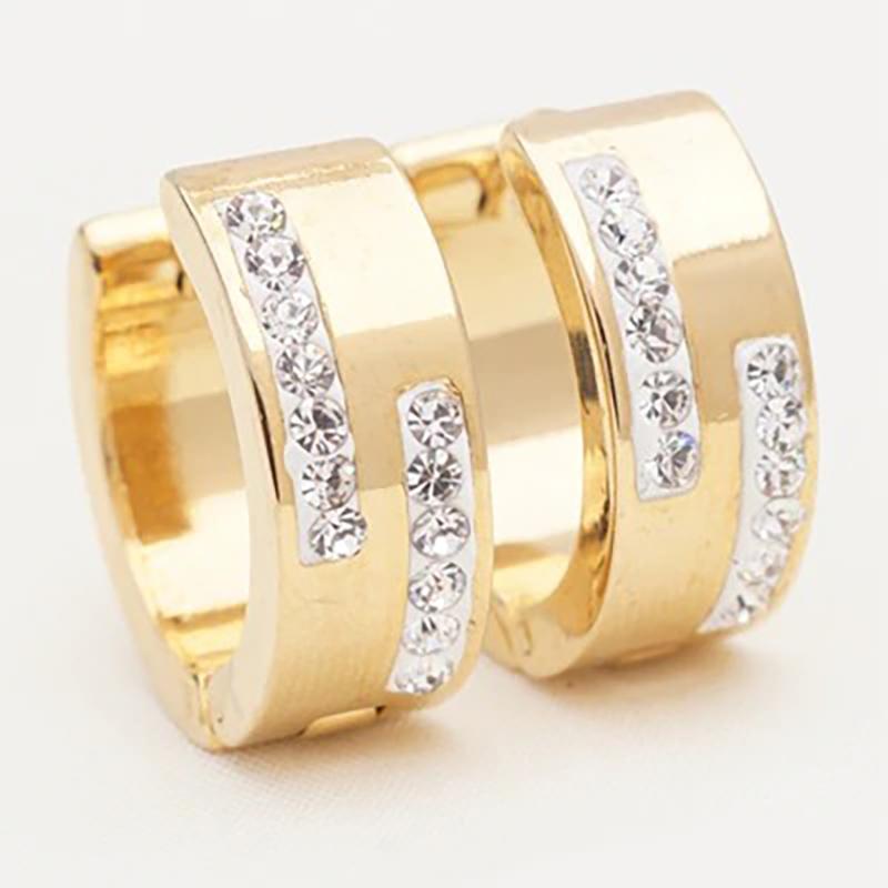 Verschiedene Stile kleiner geometrischer Creolen