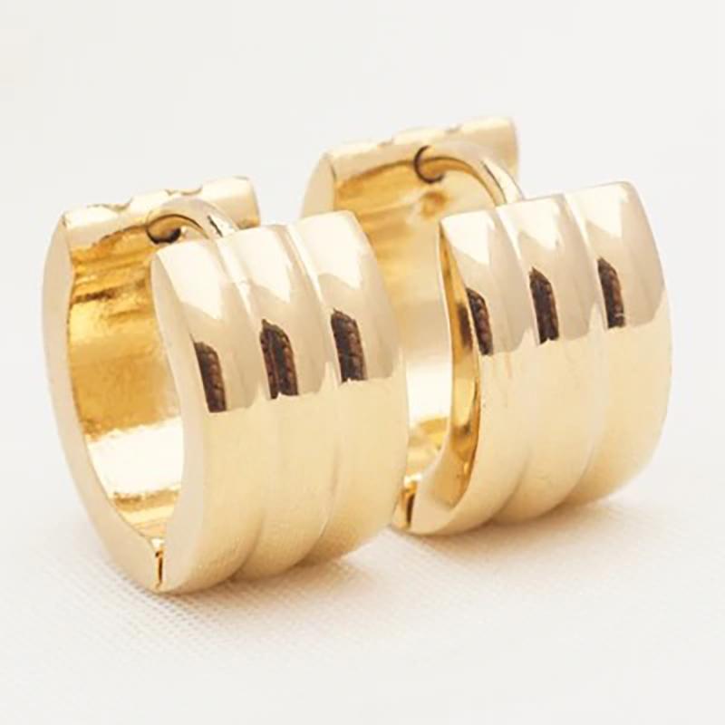 Verschiedene Stile kleiner geometrischer Creolen