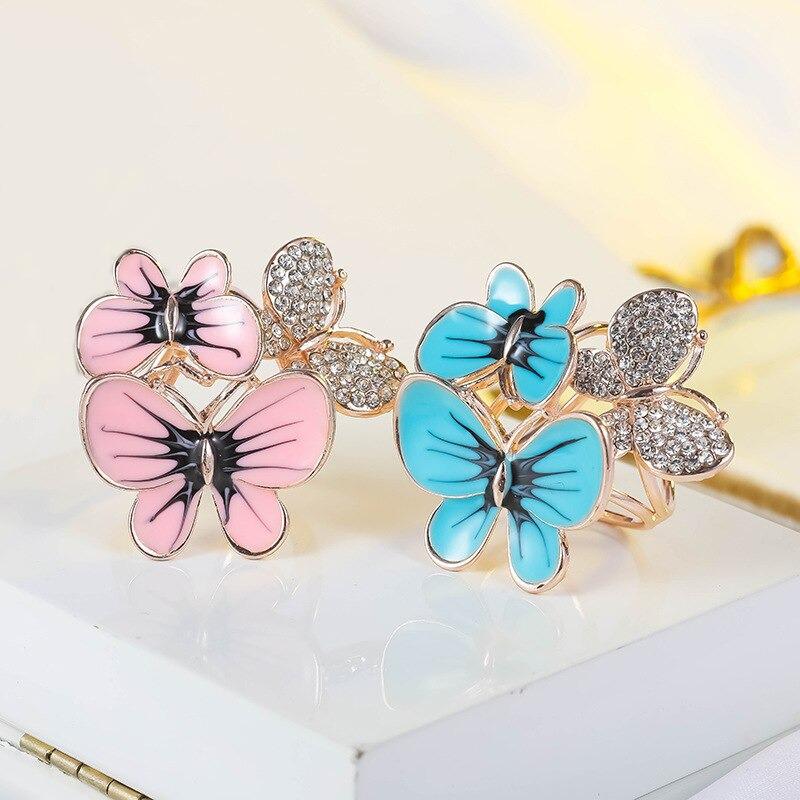 Leuchtender Schalschnallenring mit Strasssteinen und Perlen