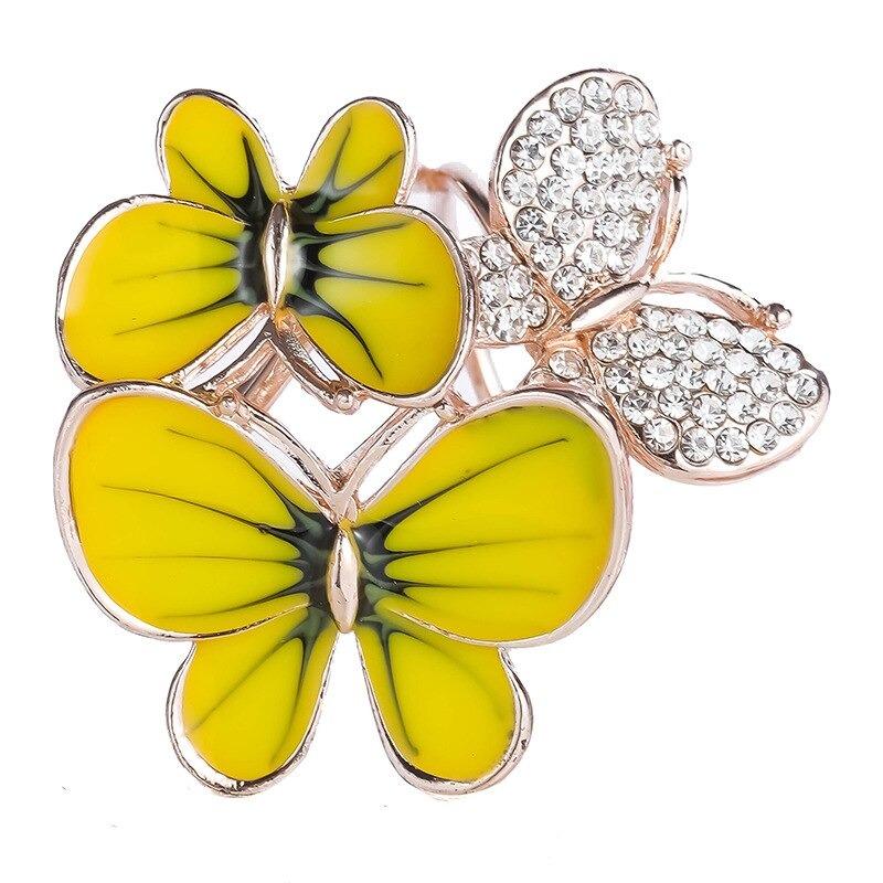 Leuchtender Schalschnallenring mit Strasssteinen und Perlen