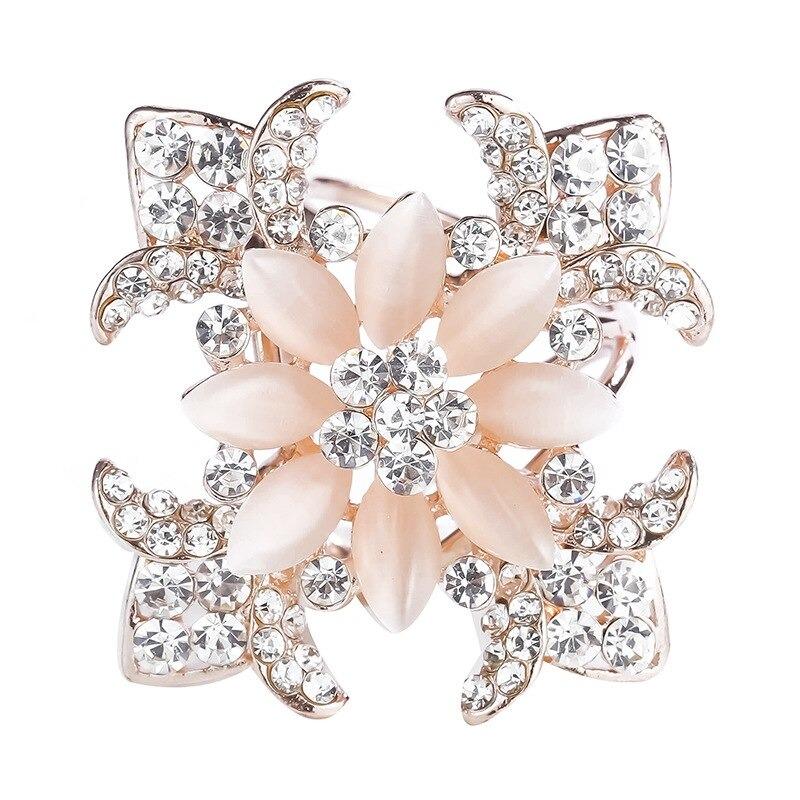 Leuchtender Schalschnallenring mit Strasssteinen und Perlen