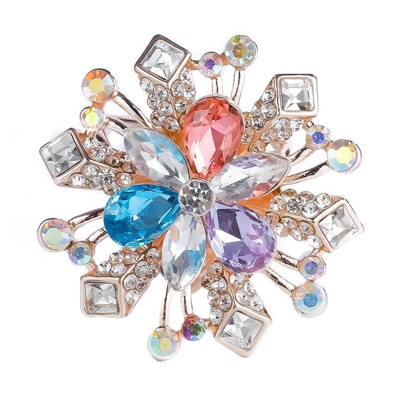 Leuchtender Schalschnallenring mit Strasssteinen und Perlen