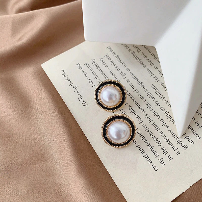 Kollektion Ohrclips mit runden Perlen im Vintage-Charme