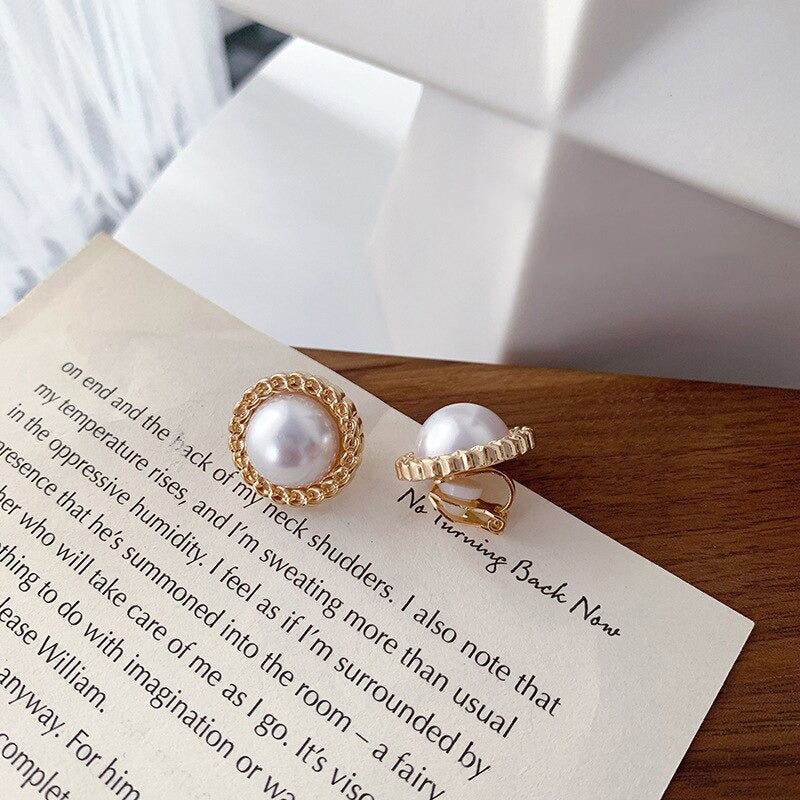 Kollektion Ohrclips mit runden Perlen im Vintage-Charme