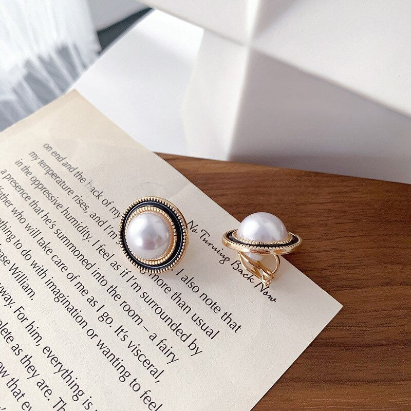 Kollektion Ohrclips mit runden Perlen im Vintage-Charme