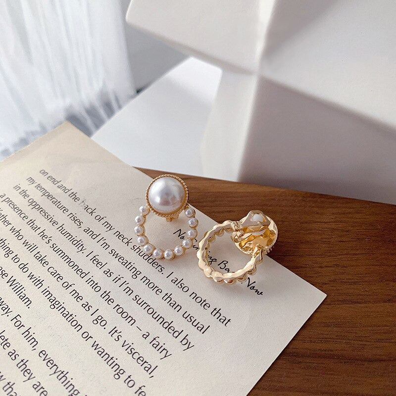 Kollektion Ohrclips mit runden Perlen im Vintage-Charme