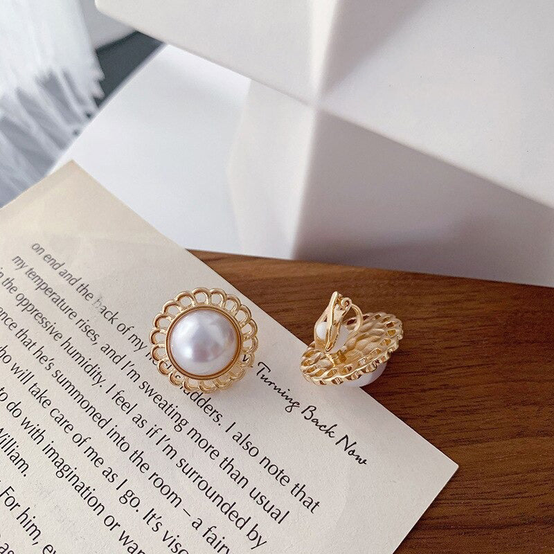 Kollektion Ohrclips mit runden Perlen im Vintage-Charme