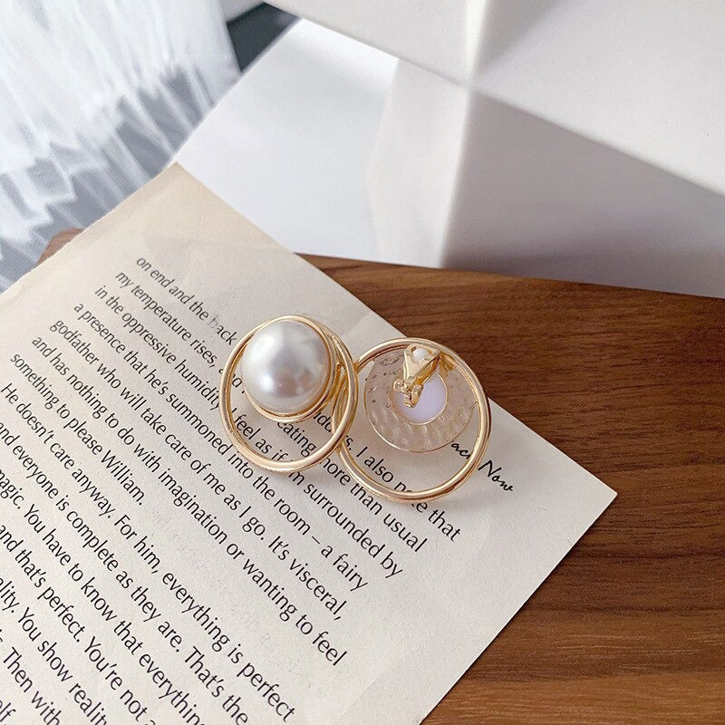 Kollektion Ohrclips mit runden Perlen im Vintage-Charme