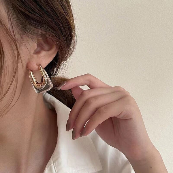 Geometrische Creolen in U-Form aus transparentem Acryl im Vintage-Stil