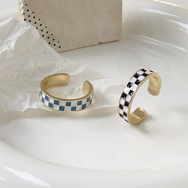 Ringe für Paare mit größenveränderbarem Karomuster im Vintage-Stil