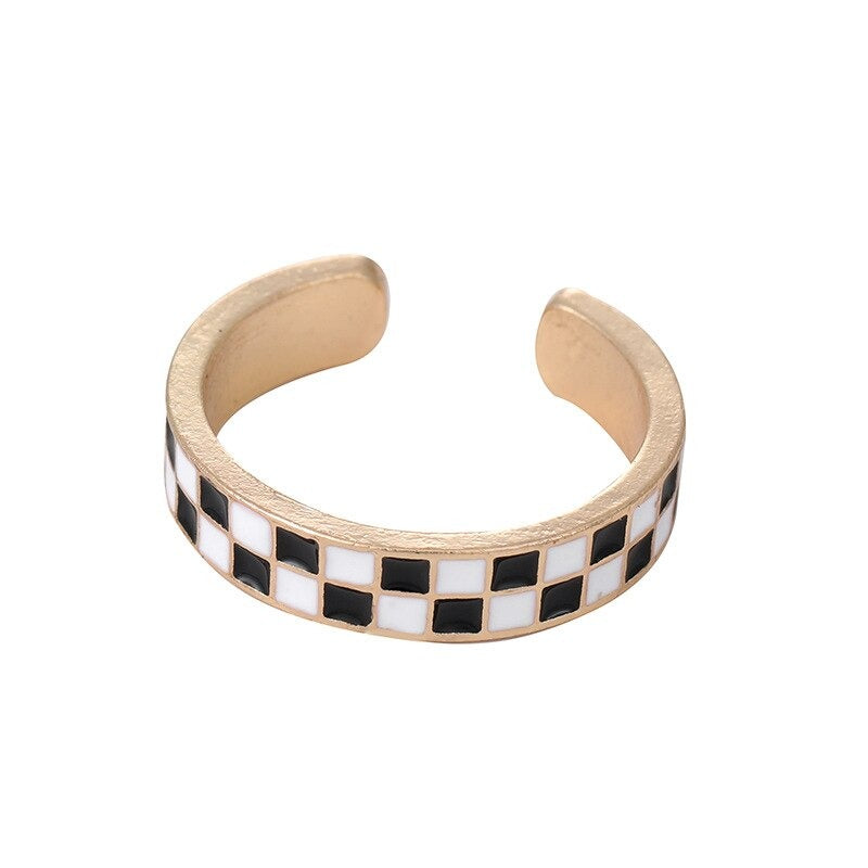 Ringe für Paare mit größenveränderbarem Karomuster im Vintage-Stil