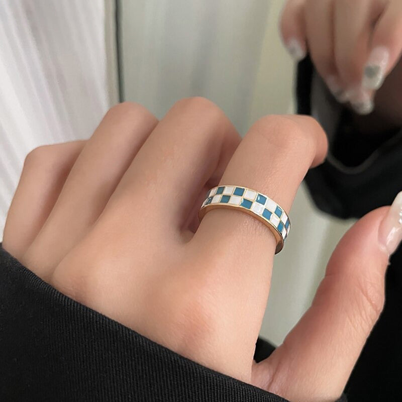 Ringe für Paare mit größenveränderbarem Karomuster im Vintage-Stil