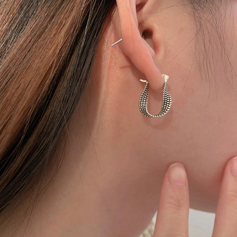 Geometrische Ohrringe im Punk-Stil mit Twist-Effekt im Vintage-Stil