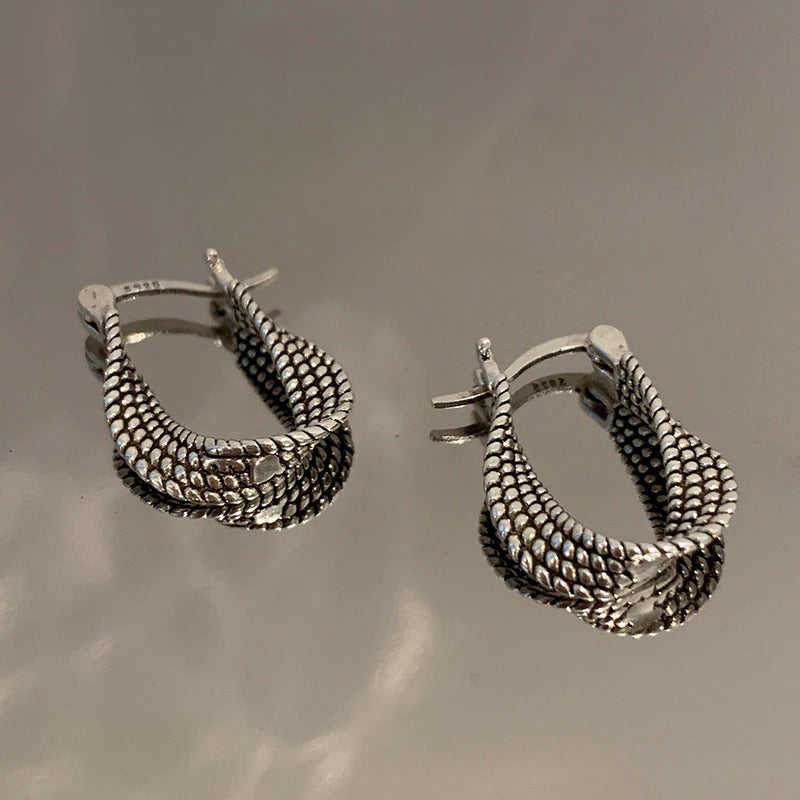 Geometrische Ohrringe im Punk-Stil mit Twist-Effekt im Vintage-Stil