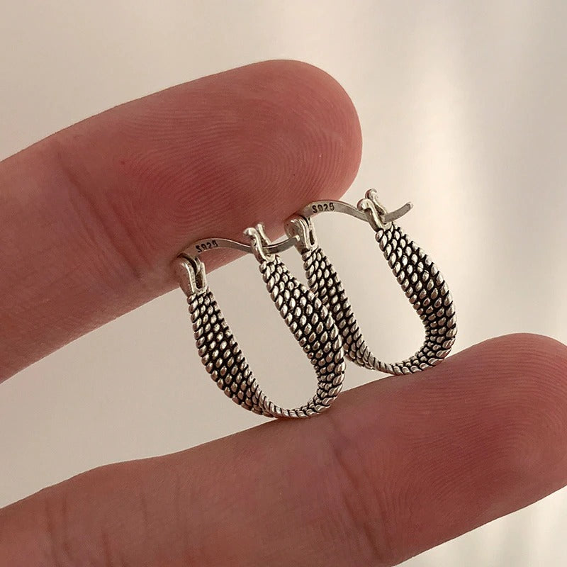 Geometrische Ohrringe im Punk-Stil mit Twist-Effekt im Vintage-Stil