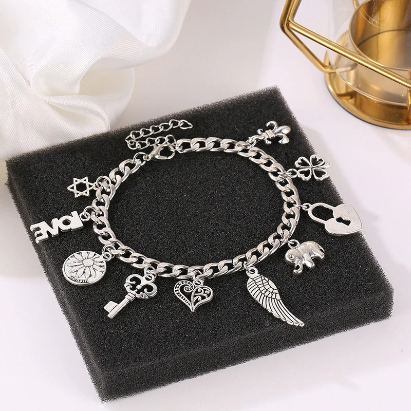 Silberfarbene Vintage-Modearmbänder mit mehreren Charms