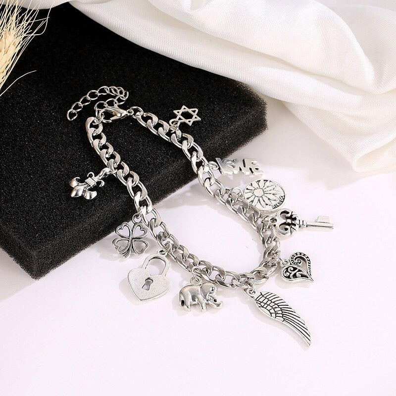 Silberfarbene Vintage-Modearmbänder mit mehreren Charms