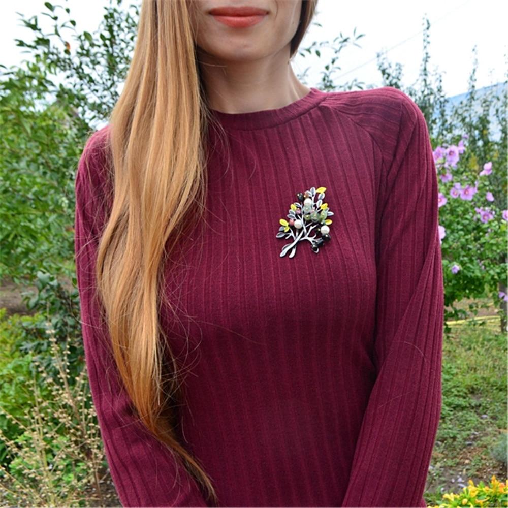 Halskette mit Broschenanhänger in Baumform im Vintage-Stil