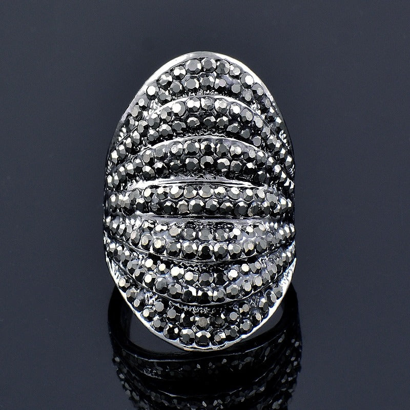 Vintage-inspirierte schwarze und weiße Zirkonia-Ringe