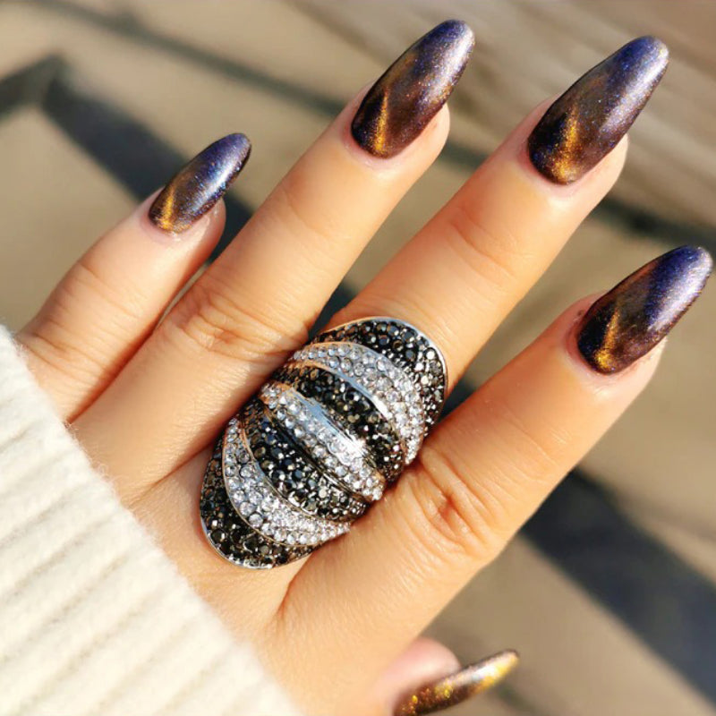 Vintage-inspirierte schwarze und weiße Zirkonia-Ringe