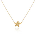 Zarte Halskette mit goldenem Blumenanhänger - Femininer Botanischer Schmuck