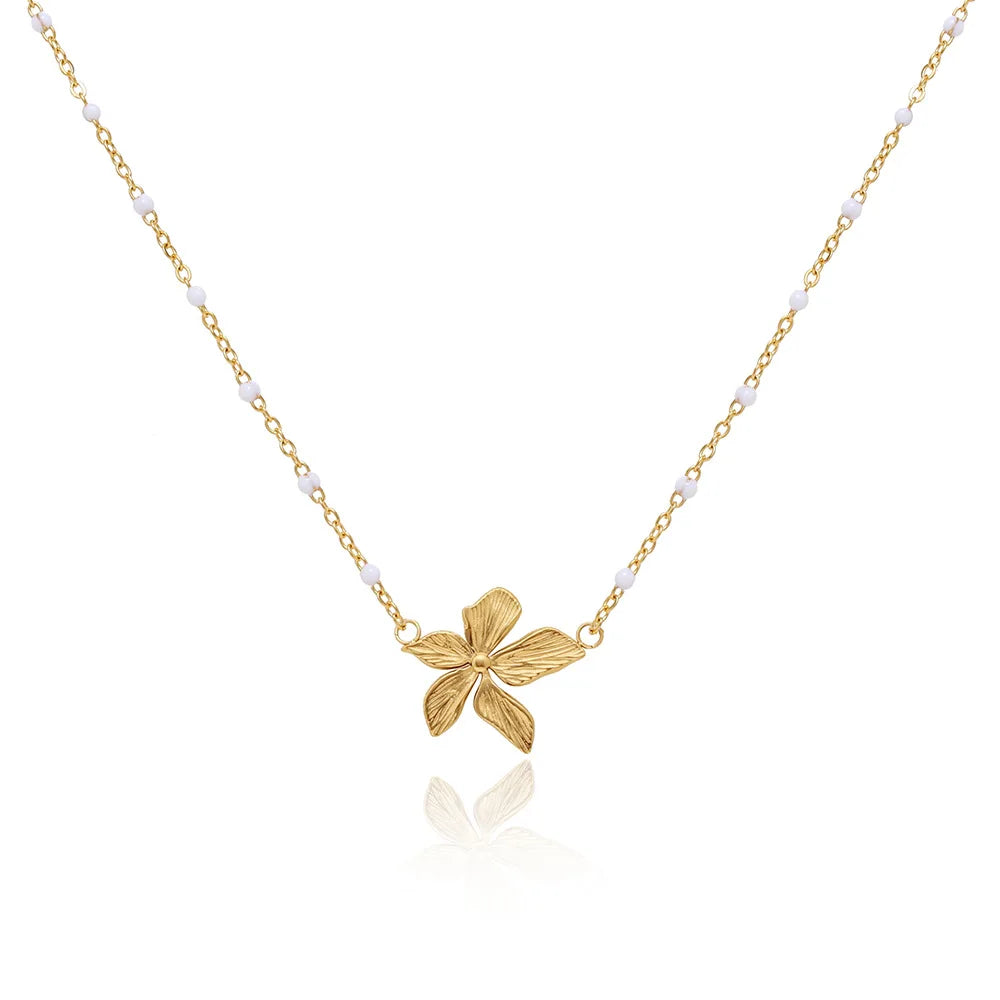 Zarte Halskette mit goldenem Blumenanhänger - Femininer Botanischer Schmuck