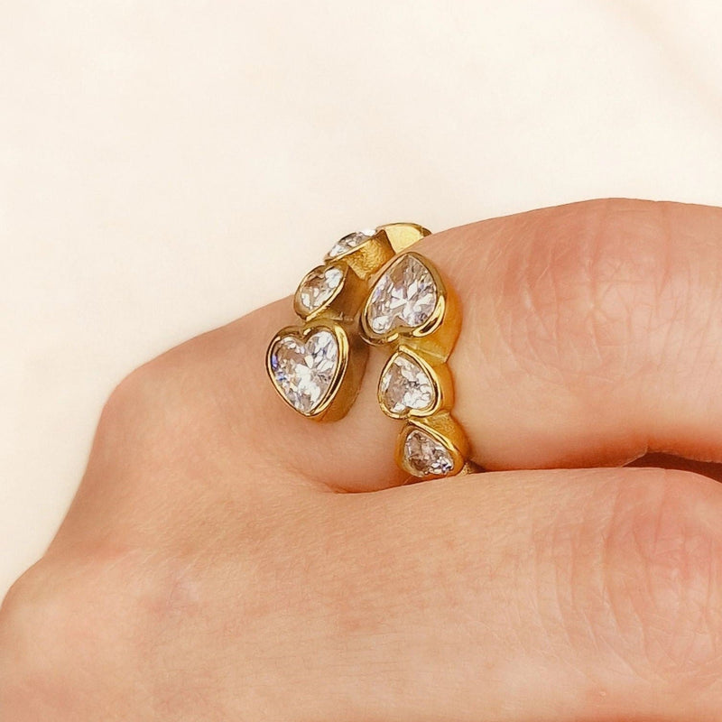 Ring mit Kristallherzen