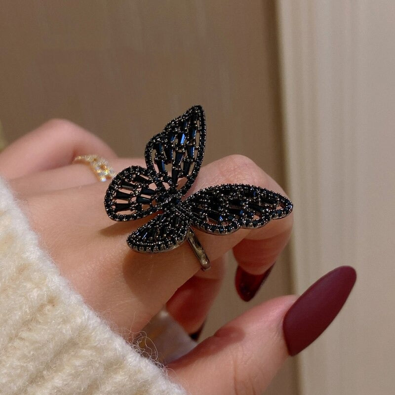Wunderliche mit Zirkonen verzierte schwarze Schmetterlingsringe