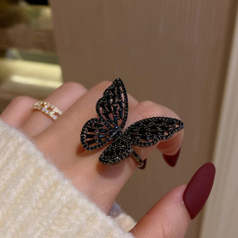 Wunderliche mit Zirkonen verzierte schwarze Schmetterlingsringe
