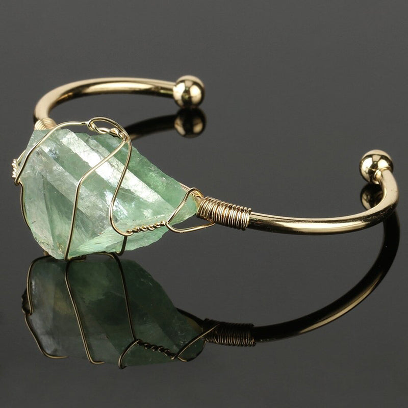 Mit Draht umwickelter Armreif aus natürlichem Heilstein