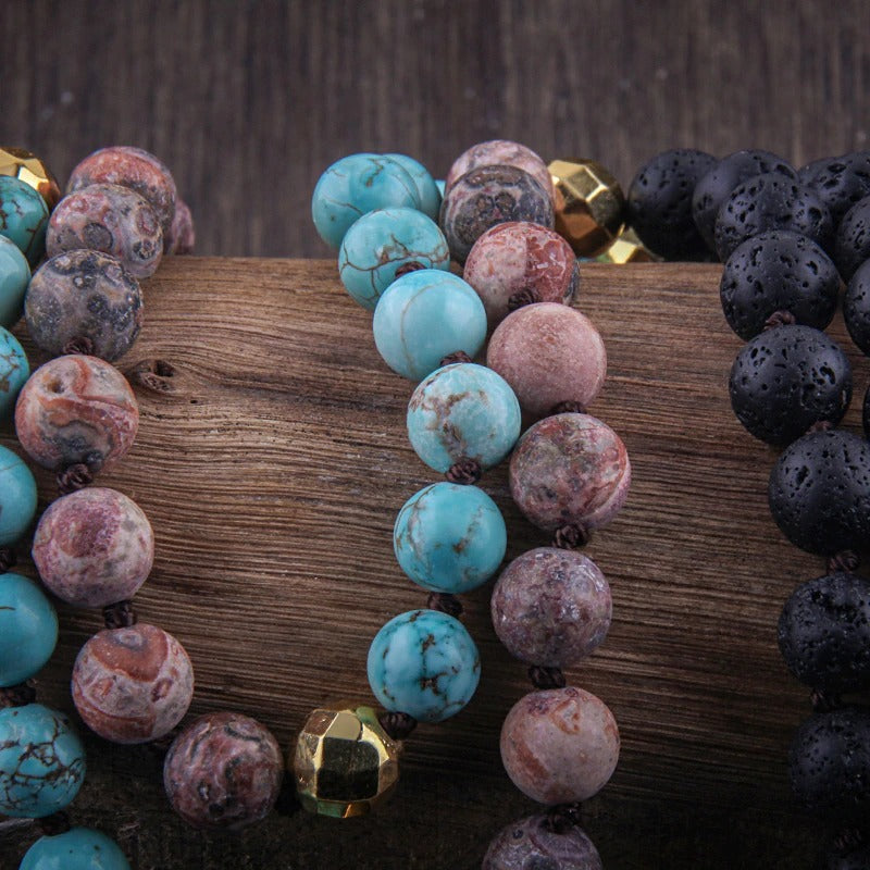 Drahtumwickelte Halskette mit Lebensbaum-Anhänger und Wassertropfen