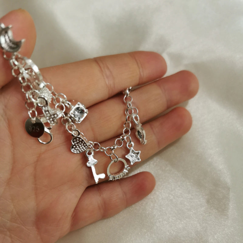 Modisches Geschenk für Damen mit mehreren Zirkonia-Charm-Armbändern