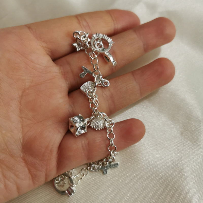 Modisches Geschenk für Damen mit mehreren Zirkonia-Charm-Armbändern