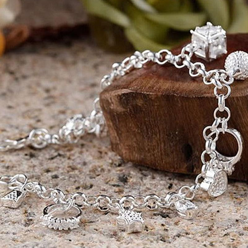 Modisches Geschenk für Damen mit mehreren Zirkonia-Charm-Armbändern