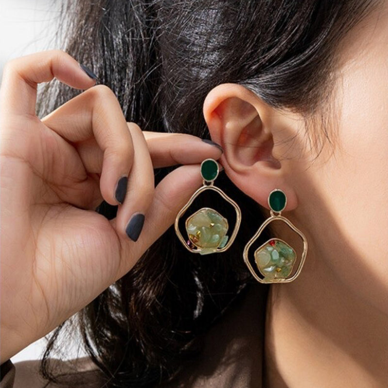 Von grünen Smaragden inspirierte geometrische Ohrring-Kollektion für Damen