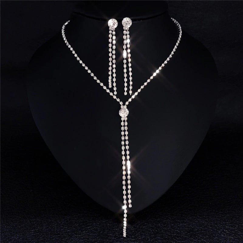 Wunderschönes Schmuckset mit Halsketten und Ohrringen mit Strasssteinen