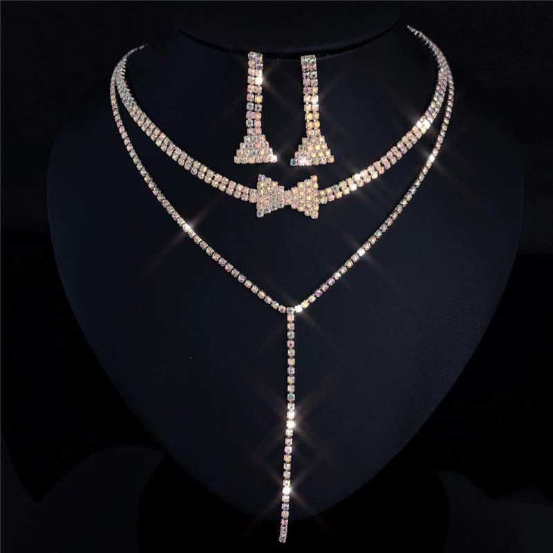 Wunderschönes Schmuckset mit Halsketten und Ohrringen mit Strasssteinen