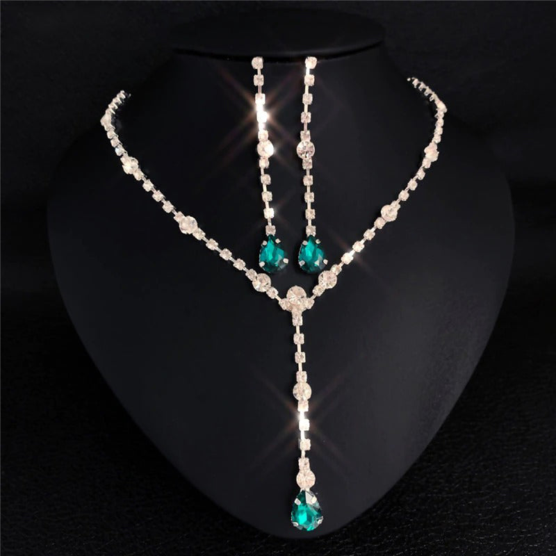 Wunderschönes Schmuckset mit Halsketten und Ohrringen mit Strasssteinen