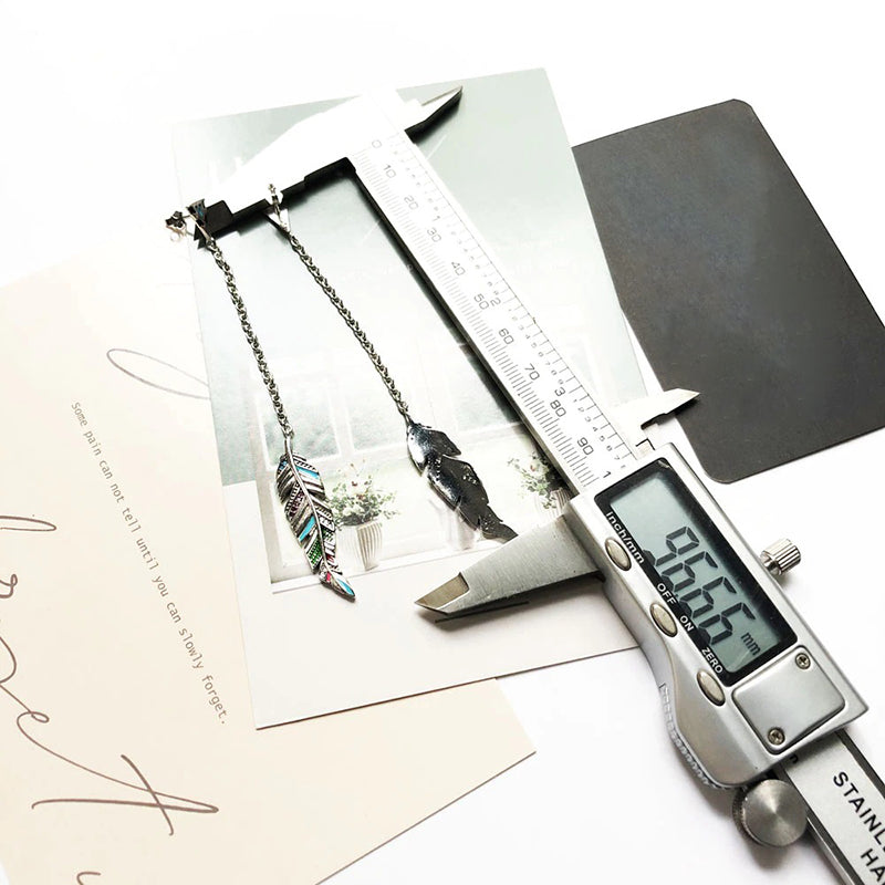 Böhmische Ohrringe mit langen Federquasten und Zirkonen