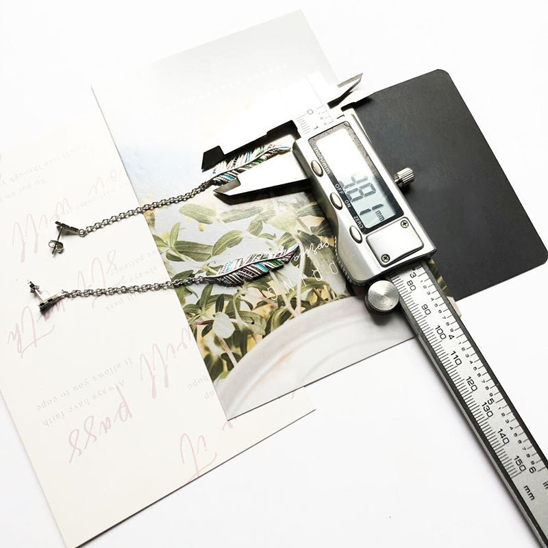 Böhmische Ohrringe mit langen Federquasten und Zirkonen