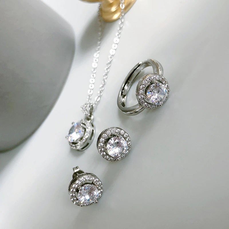 Mit Zirkonen verzierte Schmucksets aus Halskette, Ohrringen und Ringen