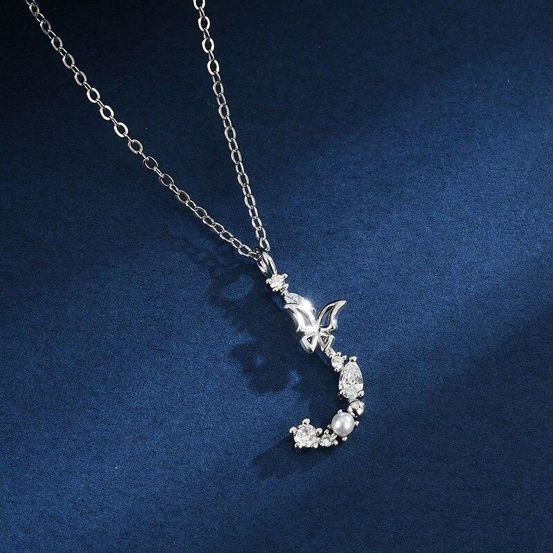 Halskette mit Anhänger aus Zirkonia und Schmetterlings-Anfangsbuchstaben