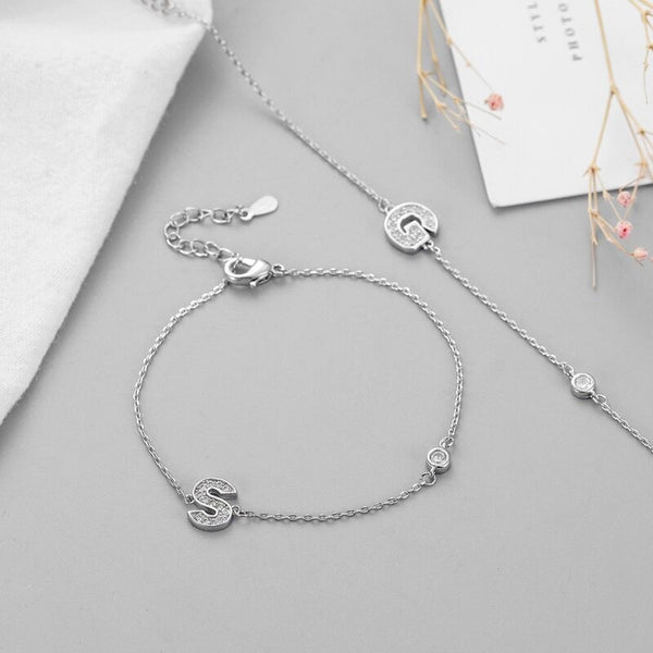 Mit Zirkon verzierte personalisierte Charm-Armbänder mit den Anfangsbuchstaben A–Z
