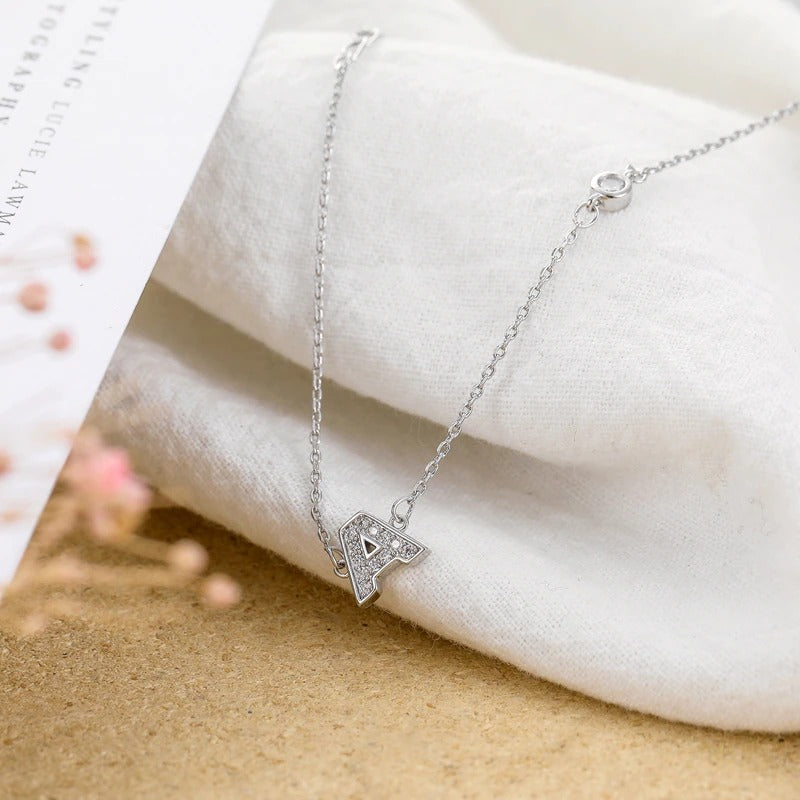 Mit Zirkon verzierte personalisierte Charm-Armbänder mit den Anfangsbuchstaben A–Z