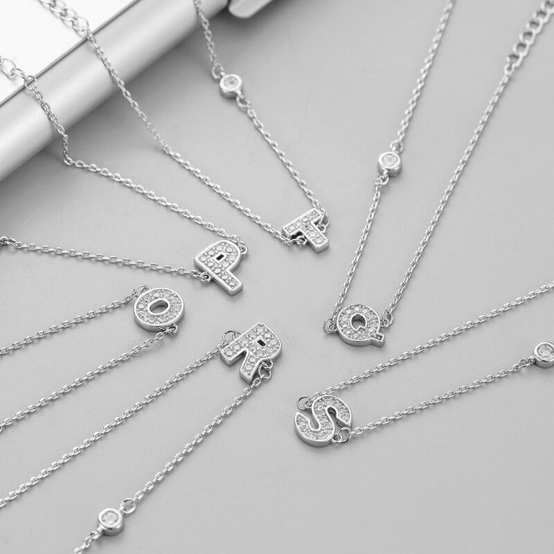 Mit Zirkon verzierte personalisierte Charm-Armbänder mit den Anfangsbuchstaben A–Z