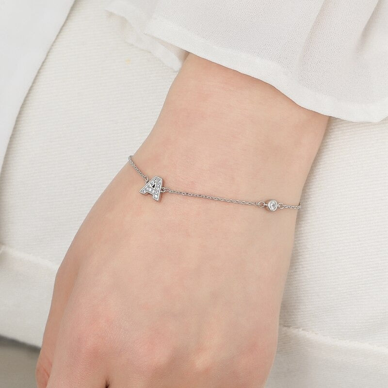 Mit Zirkon verzierte personalisierte Charm-Armbänder mit den Anfangsbuchstaben A–Z